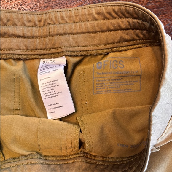 FIGS Joggers size large petite - Picture 2 of 3